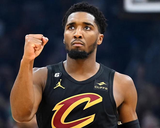 NBA今日多位球星达成里程碑：SGA创连续20+纪录，