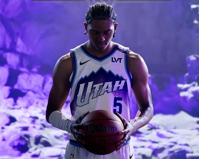 NBA今日多位球星达成里程碑：SGA创连续20+纪录，