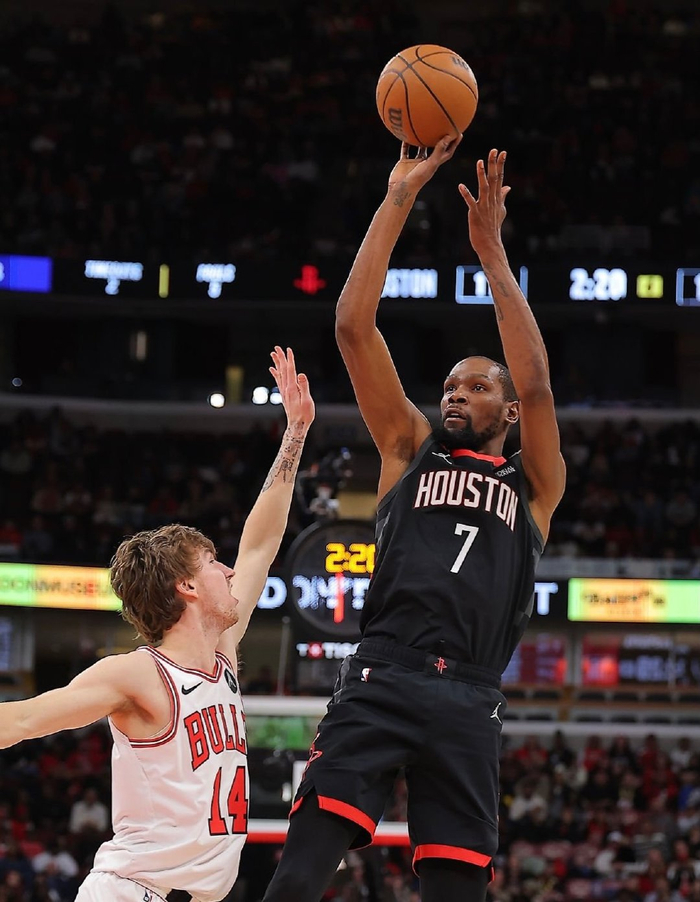 杜兰特承认防守不足致火箭惨败公牛三分球成关