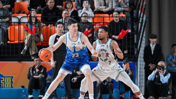 新疆男篮主场力克南京五人得分上双