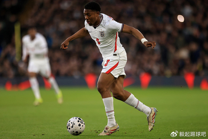 曼联夏季引援加速布局中后场，施洛特贝克成关