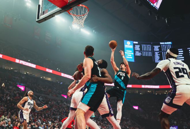 开拓者力克国王锁定西部第八 阿夫迪亚25+10引领