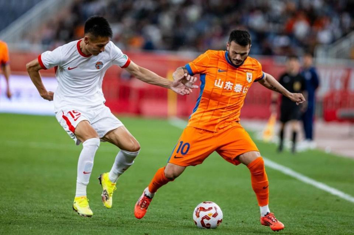 山东泰山轮换策略引热议，青岛海牛客场挑战